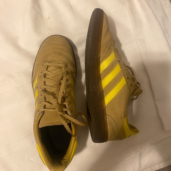 Mustard yellow Adidas Gazelle sneakers size 10 (but fits 9.5) - Picture 1 of 2